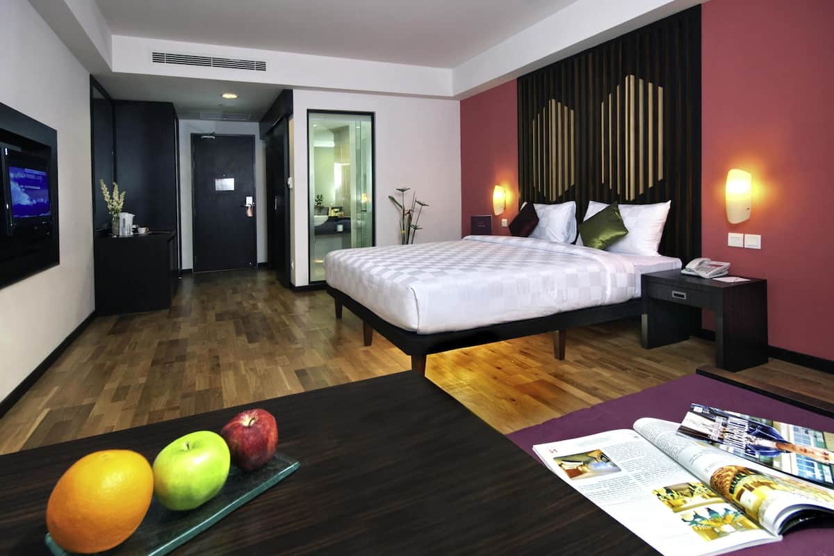Habitación superior, 1 cama King size | Ropa de cama de alta calidad y caja de seguridad en la habitación