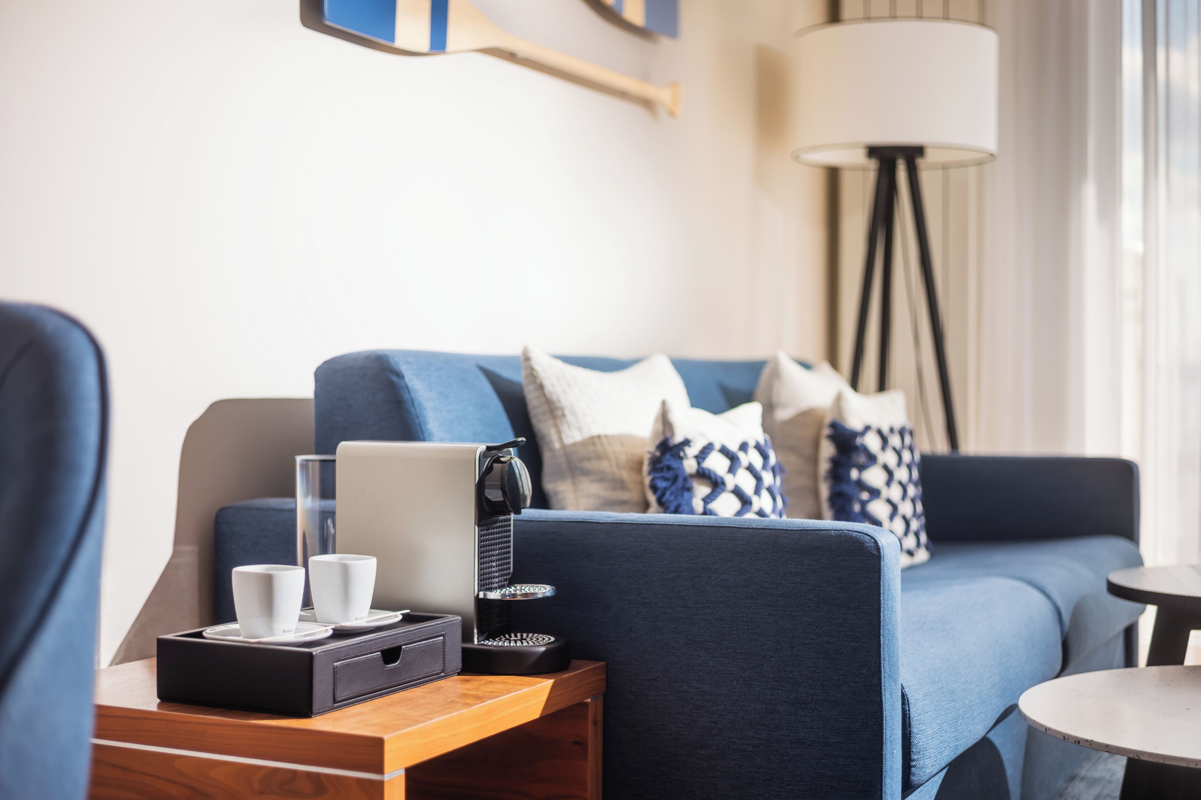 deluxe suite | living area | 55-inch flat-screen tv with cable channels, tv