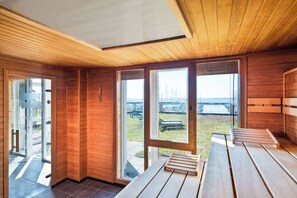 Couples treatment room(s), sauna, steam room, body treatments