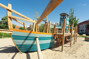 Children’s play area – outdoor