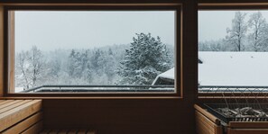 Couples treatment rooms, sauna, body treatments, hot stone massages