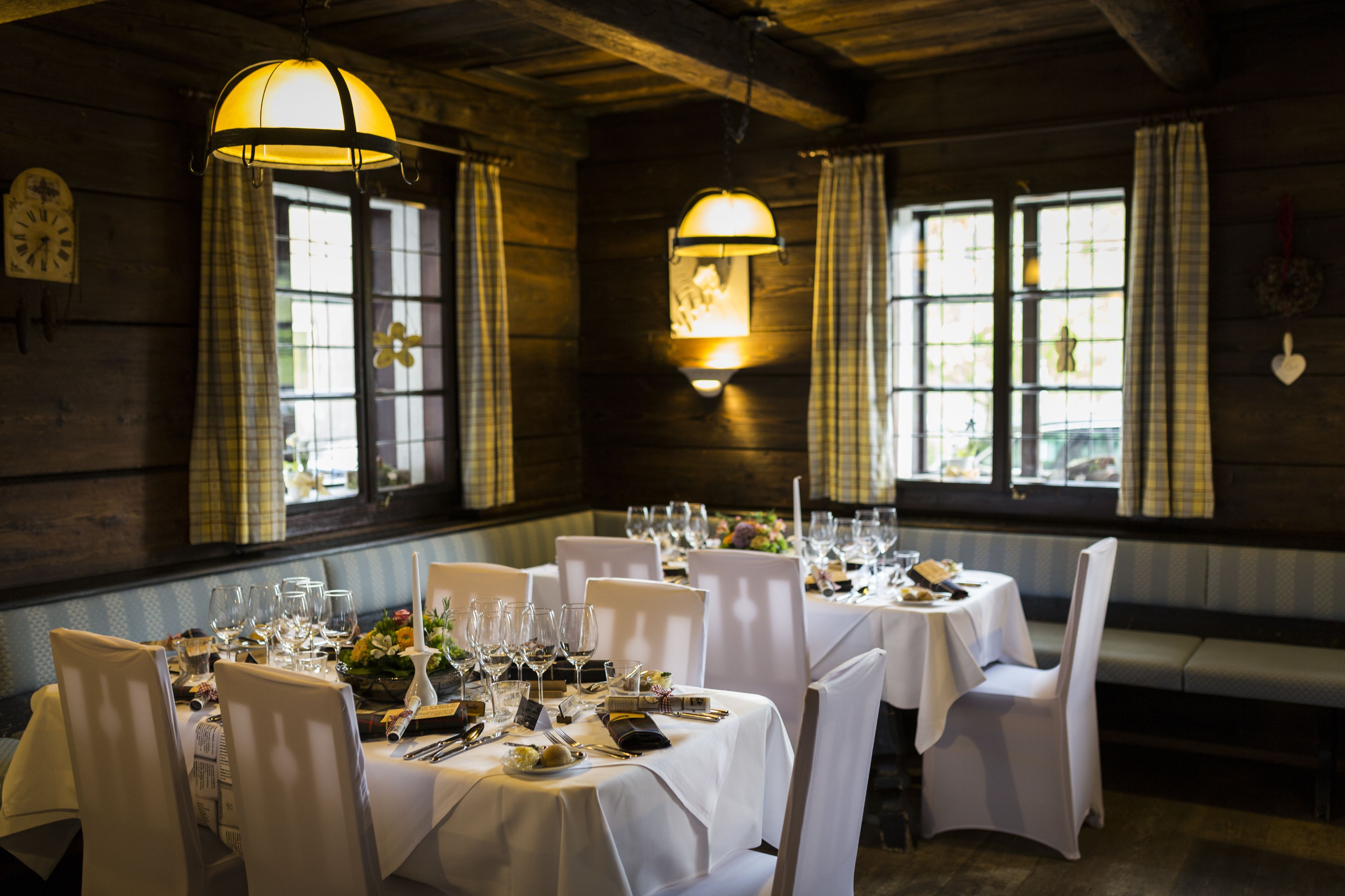 2 restaurants, breakfast, lunch, dinner served; regional cuisine