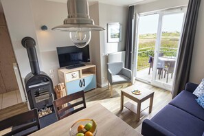 Family Apartment (Maisonette Type 2 Partial Watt View) | Living area | Flat-screen TV, table tennis - TUI BLUE Sylt (Sylt)