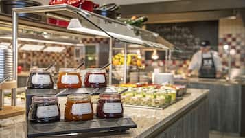 Café da manhã com buffet todos os dias (EUR 22 por pessoa)
