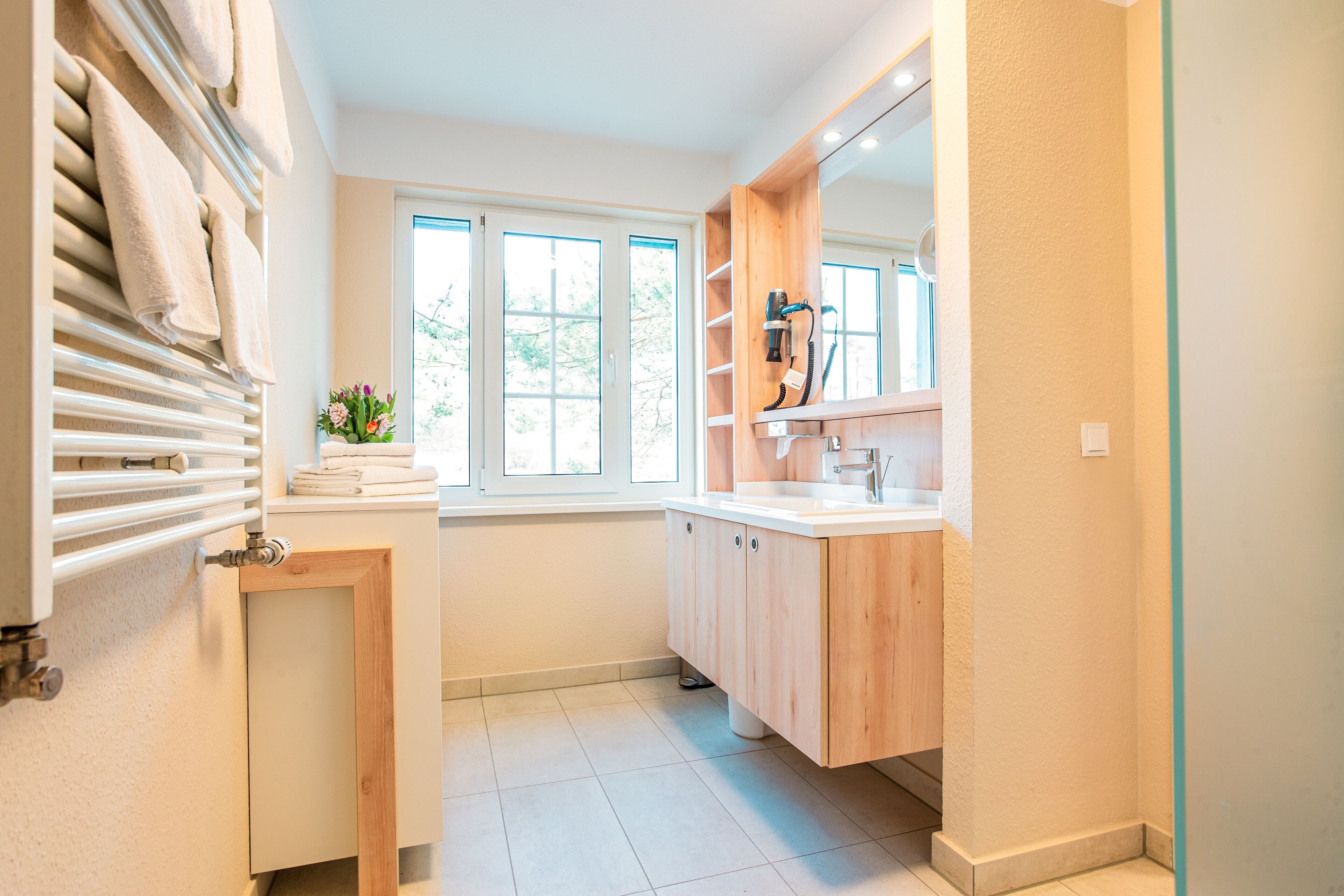 seeufer apartment | bathroom | shower, rainfall showerhead, free toiletries, hair dryer