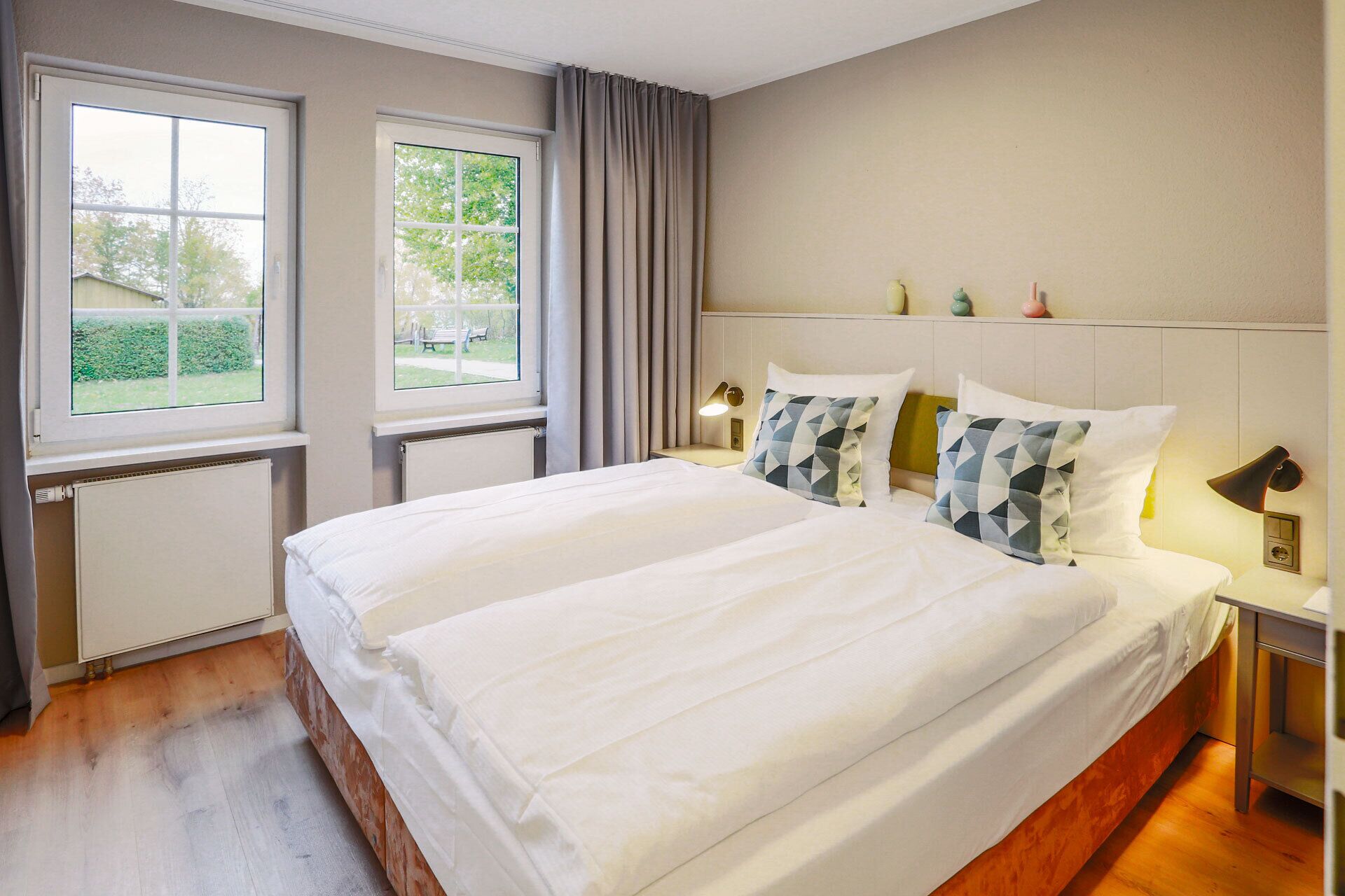 Leuchtturm Apartment | 1 Schlafzimmer, Allergikerbettwaren, Zimmersafe, Schreibtisch