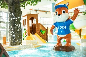 室內游泳池和室外游泳池