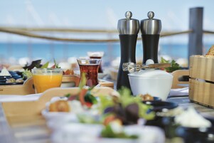 Desayuno bufé gratuito y diario