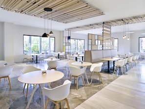 3 Restaurants, Frühstück, Mittagessen, Abendessen, internationale Küche