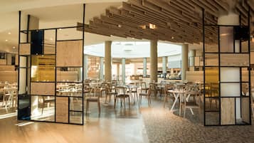 3 restaurants, breakfast, lunch, dinner served; international cuisine