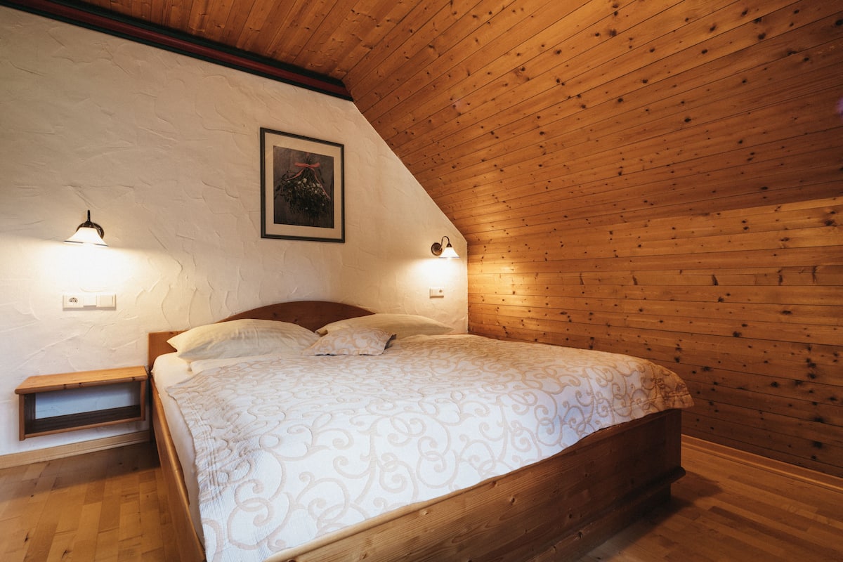 Ropa de cama hipoalergénica, caja fuerte, cortinas opacas y wifi gratis