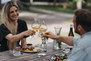 Alimentos y bebidas