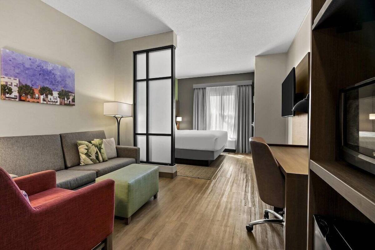 Surmatelas, coffres-forts dans les chambres, bureau