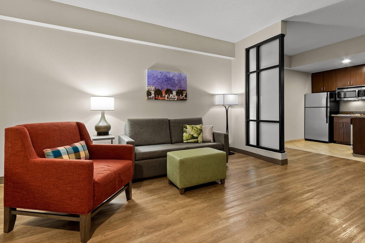 1 bedroom, pillow-top beds, in-room safe, desk