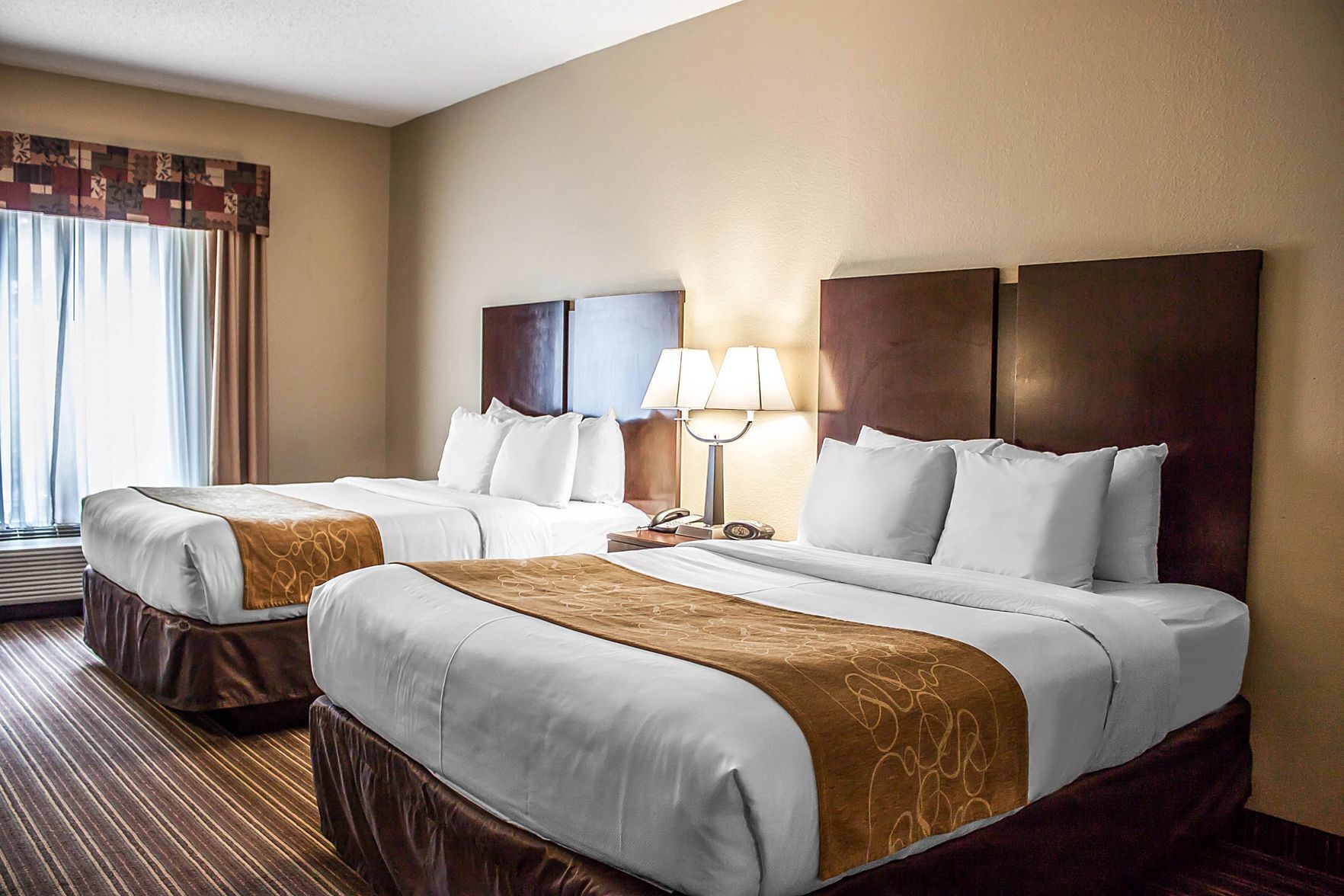 Surmatelas, coffres-forts dans les chambres, bureau