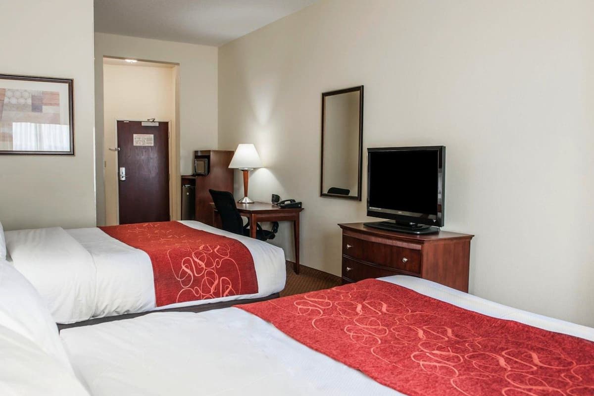1 bedroom, premium bedding, desk, blackout curtains