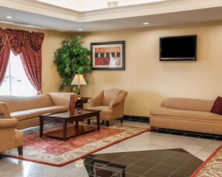 Comfort Suites near Indianapolis Airport - Image 4