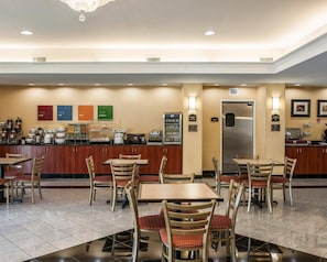Buffet déjeuner gratuit tous les jours