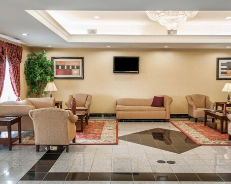 Comfort Suites near Indianapolis Airport - Image 32