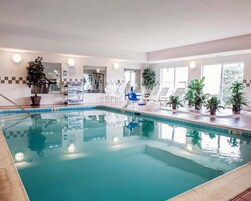 Una piscina cubierta
