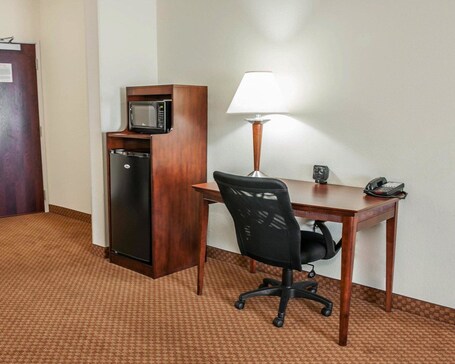 Comfort Suites near Indianapolis Airport - Image 38