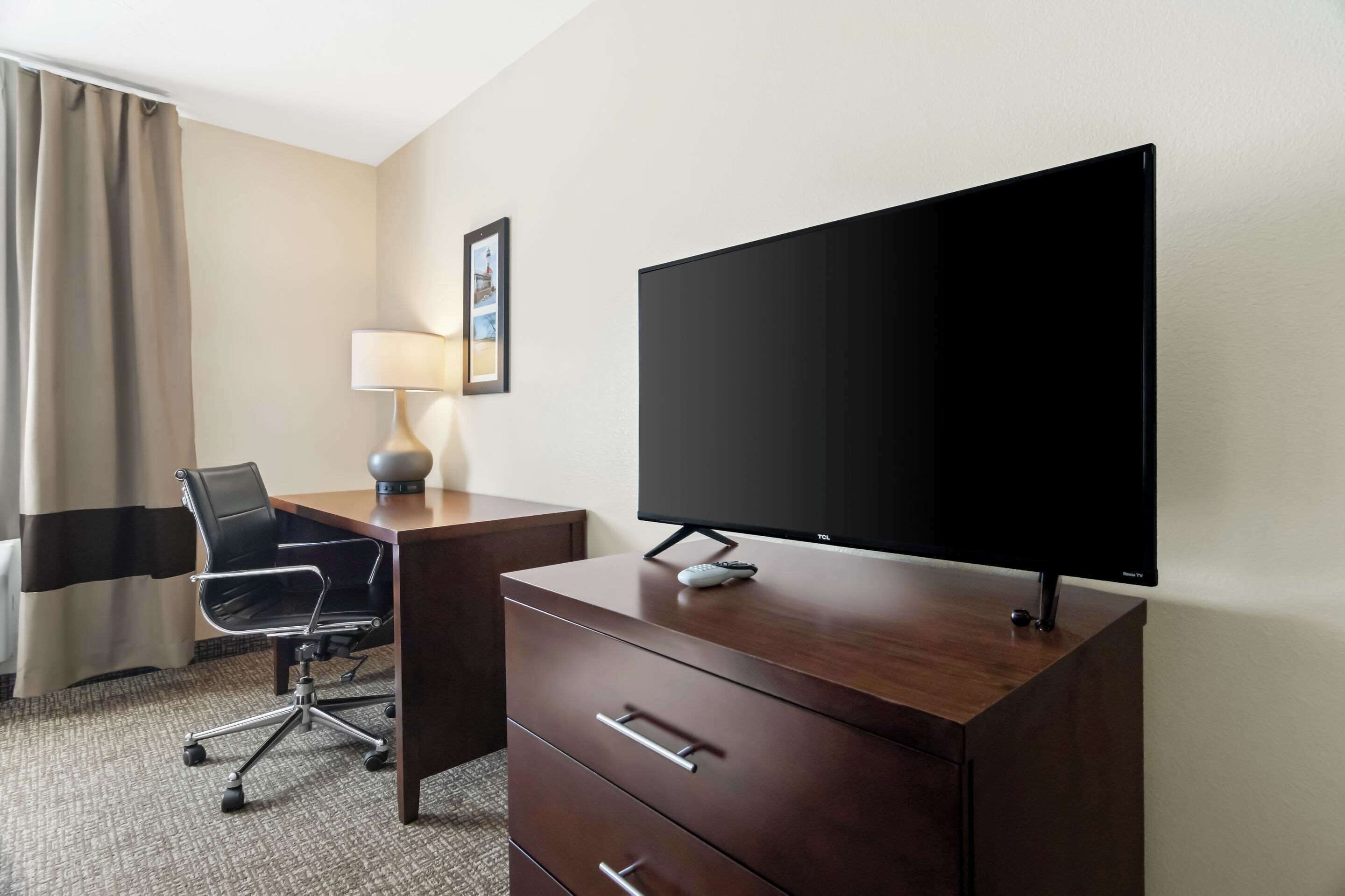 room, 1 king bed, accessible, non smoking | pillow-top beds, iron/ironing board, free cots/infant beds, free wifi