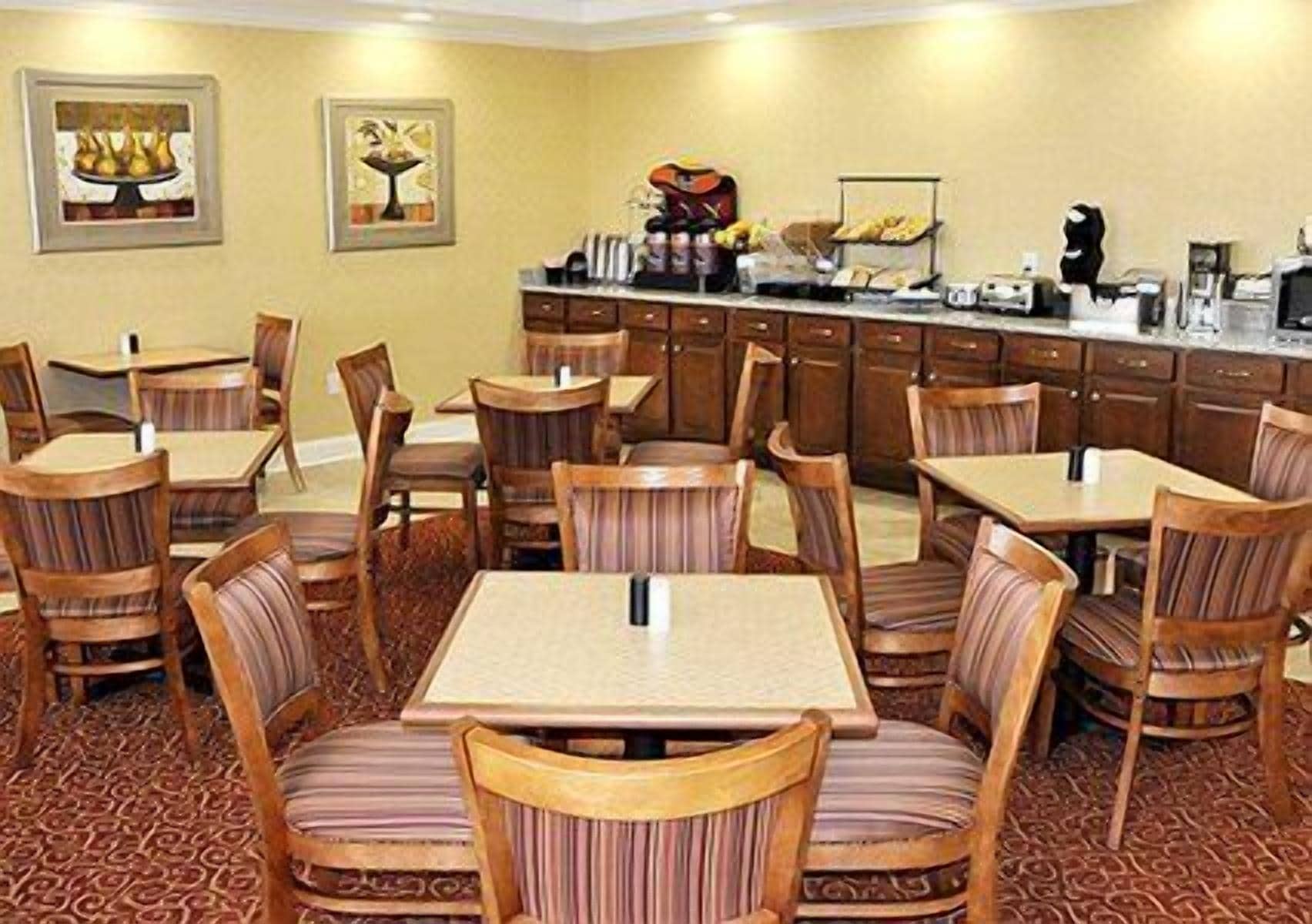 Tägliches inbegriffenes kontinentales Frühstück