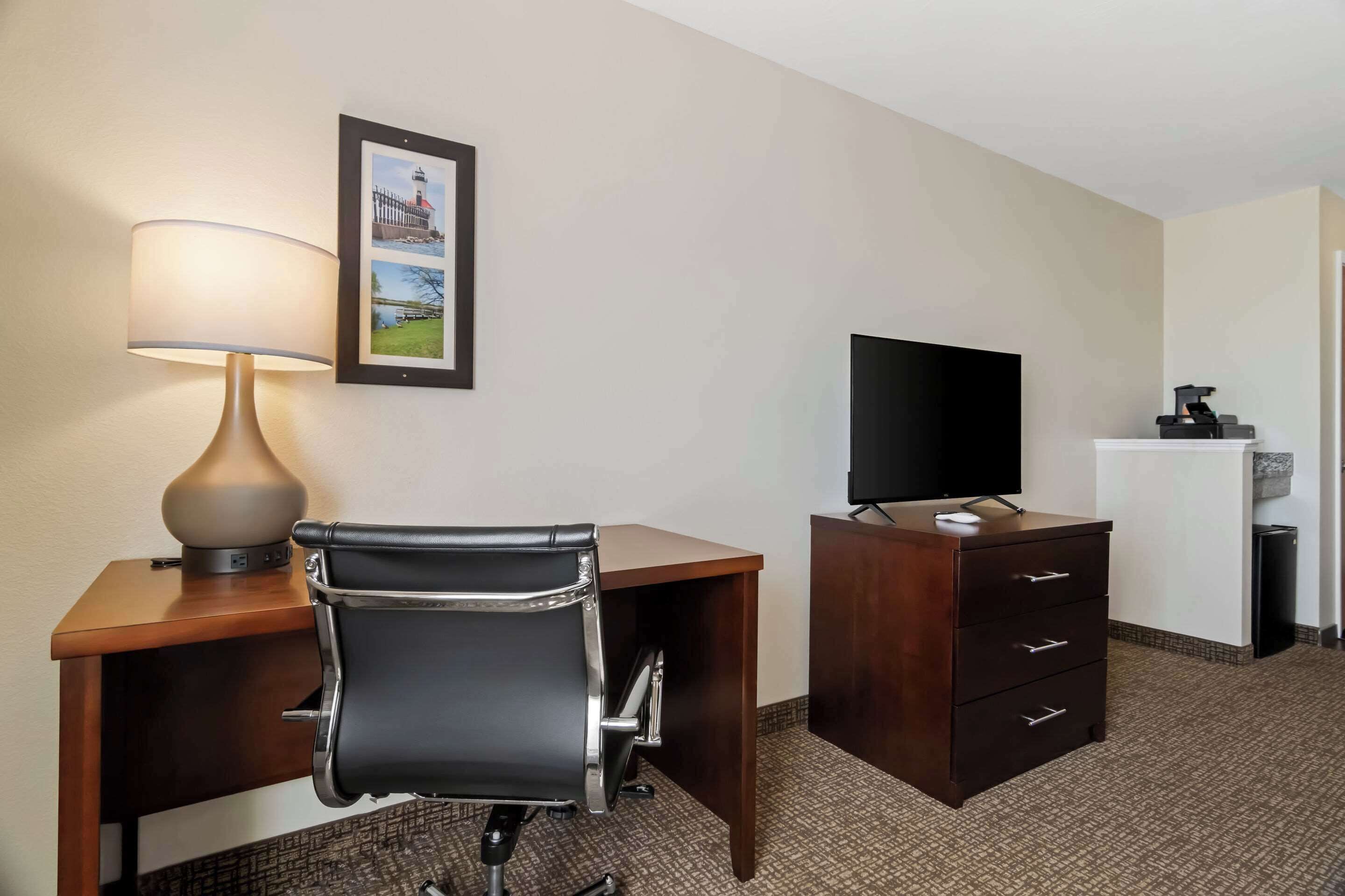 room, 1 king bed, accessible, non smoking | pillow-top beds, iron/ironing board, free cots/infant beds, free wifi