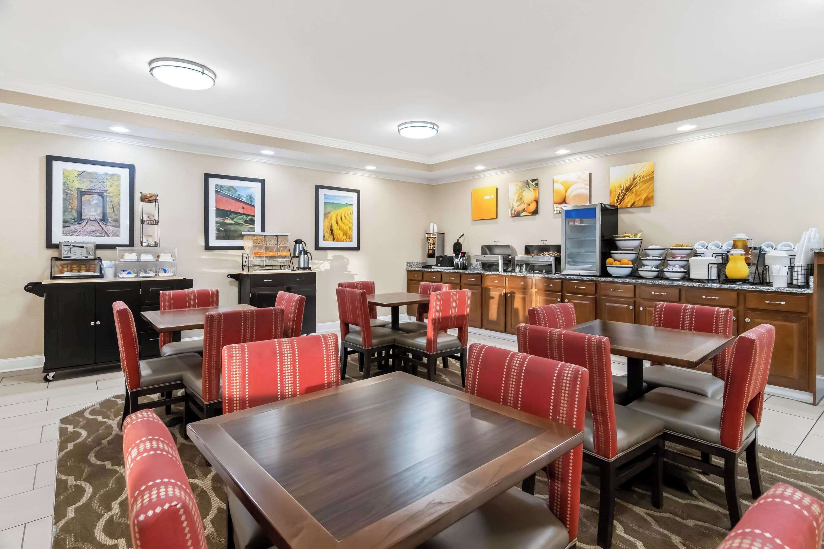 Free daily continental breakfast 