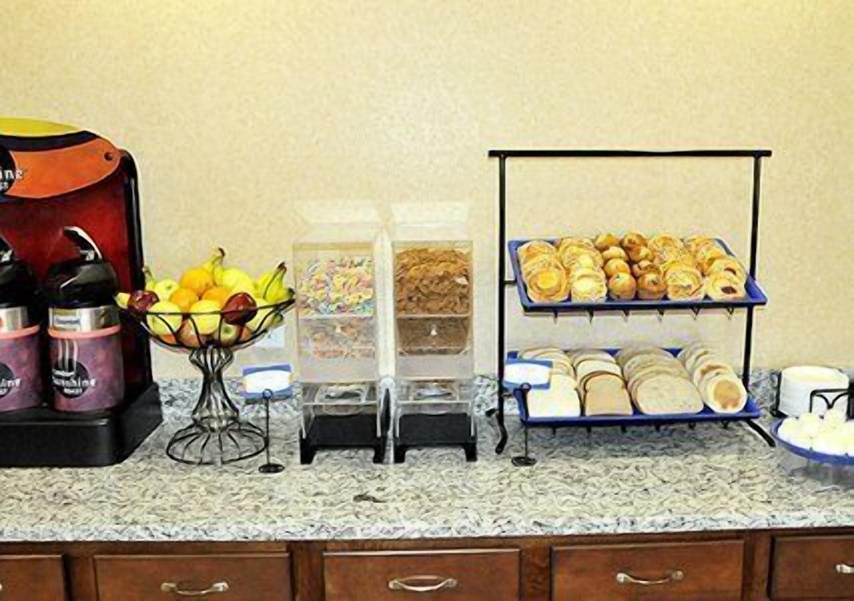 free daily continental breakfast
