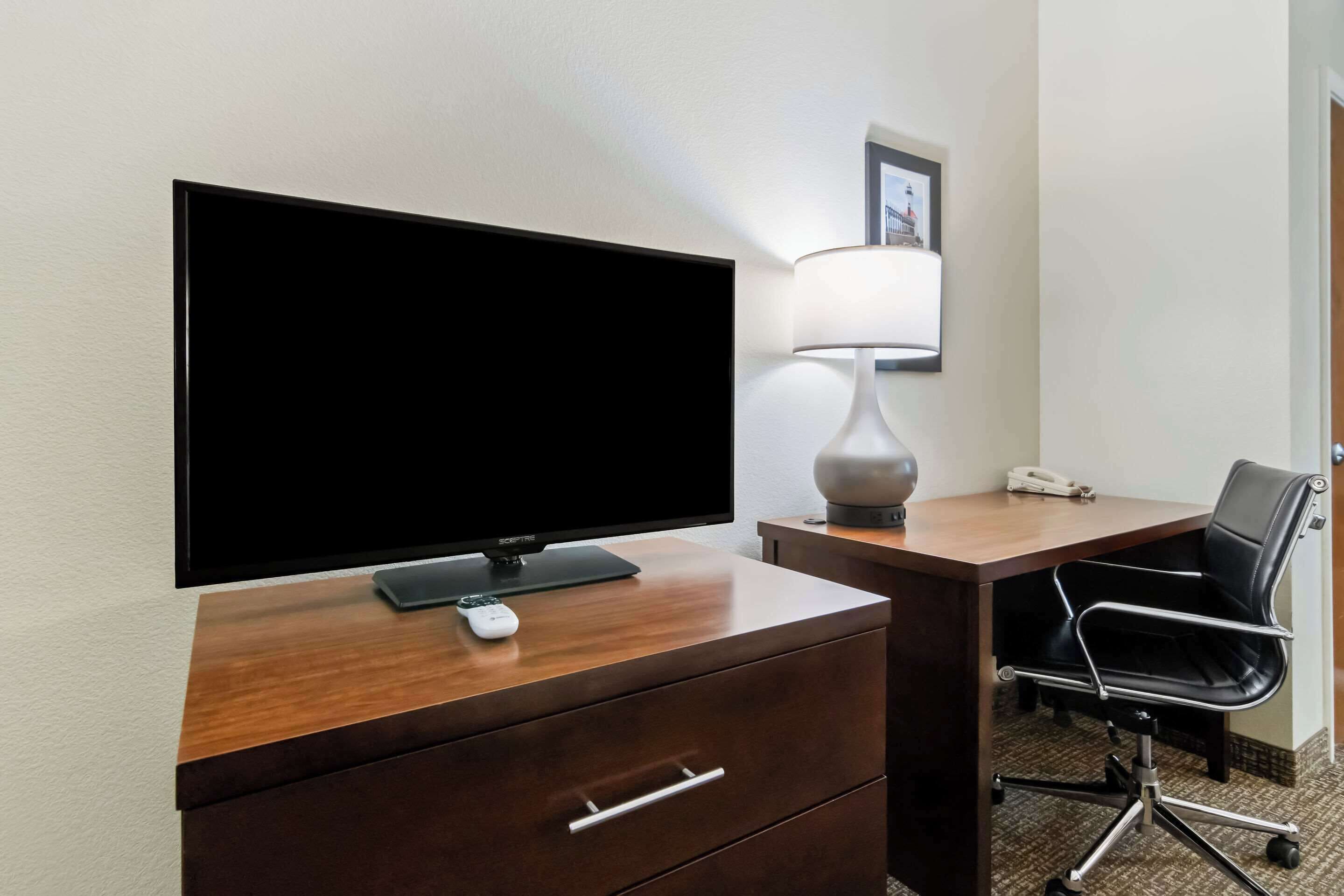 room, 1 king bed, accessible, non smoking | pillow-top beds, iron/ironing board, free cots/infant beds, free wifi