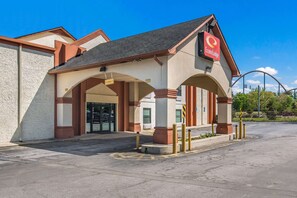 Exterior - Econo Lodge At Six Flags (Austell)