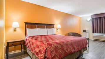 書桌、筆電工作空間、免費無線上網、床單