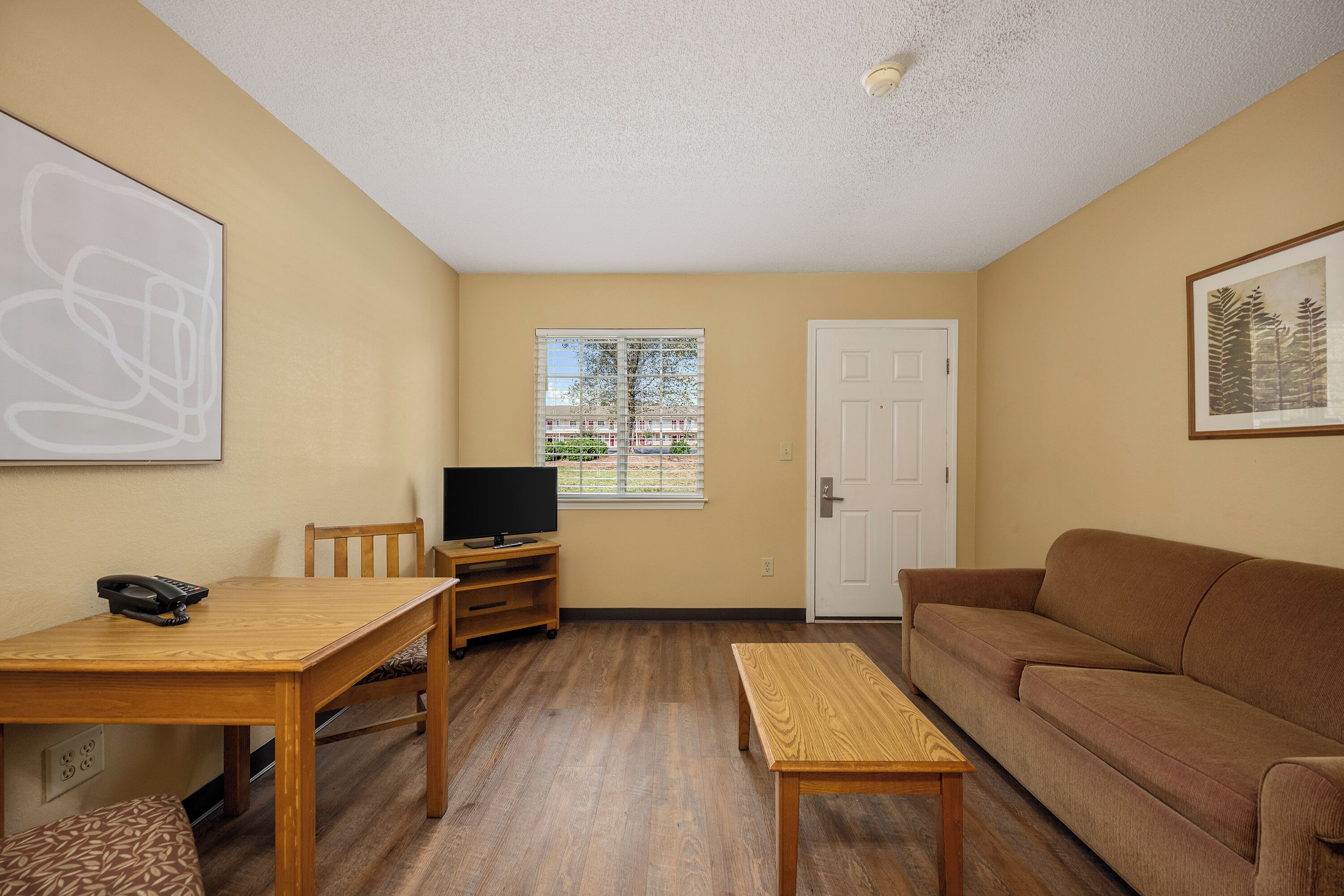 standard suite | living area | tv