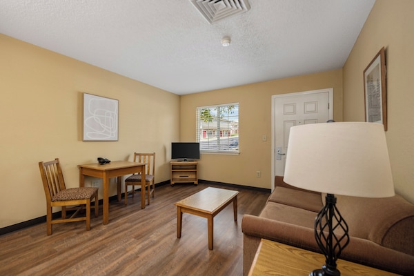 Standard-Suite | Wohnbereich | Fernseher