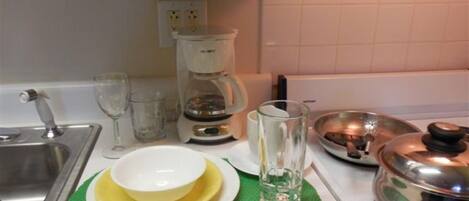 Full-size fridge, microwave, stovetop