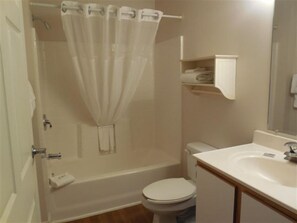 Designertoalettartikler og håndklær