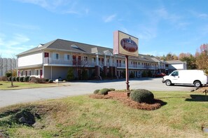 Front of property - Affordable Suites Lexington (Lexington)