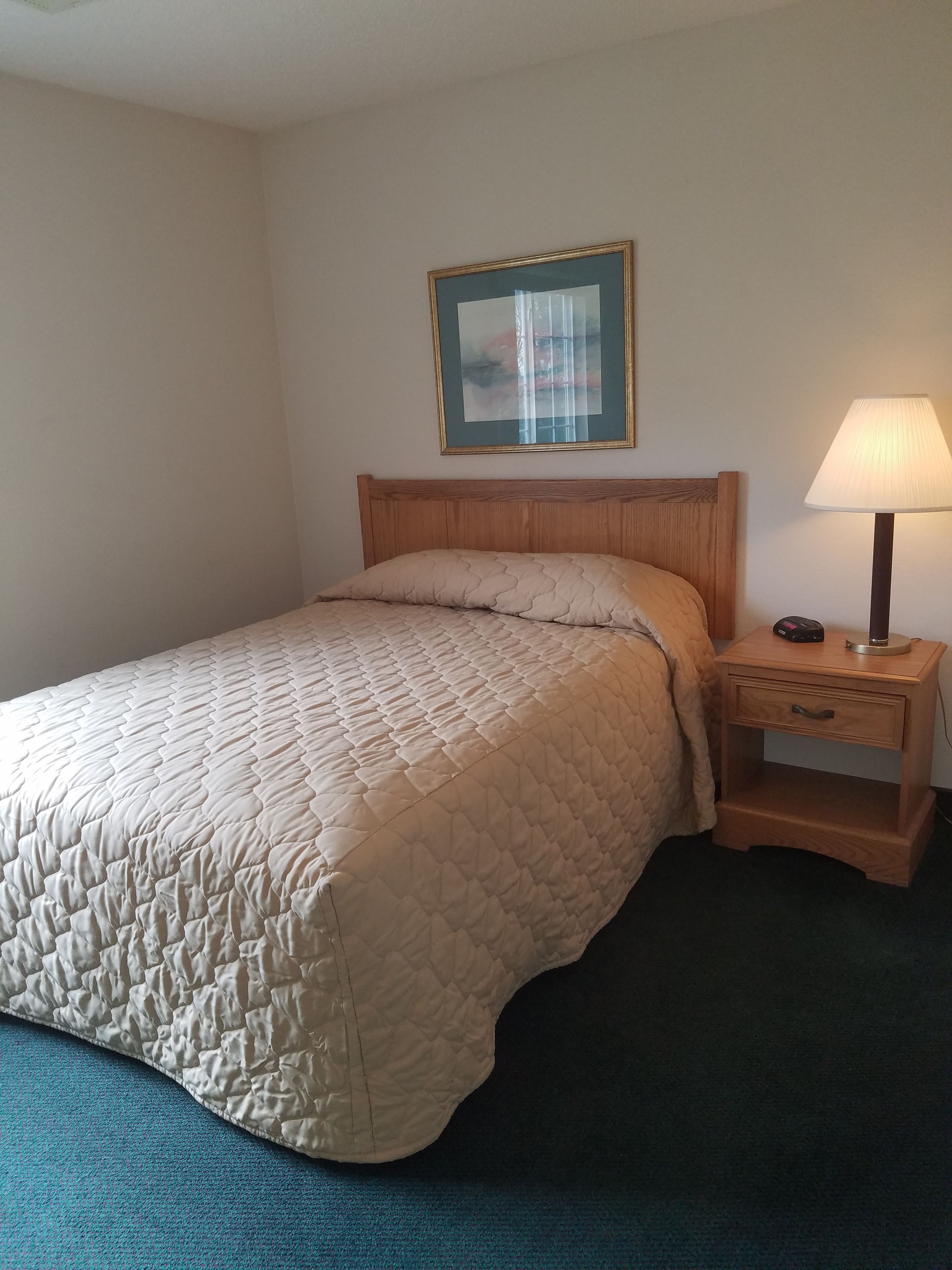 standard suite, 1 queen bed | free wifi, bed sheets