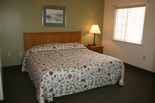 Standard Suite, 1 Queen Bed