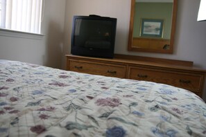 1 bedroom, desk, iron/ironing board, free WiFi - Affordable Suites Salisbury (Salisbury)