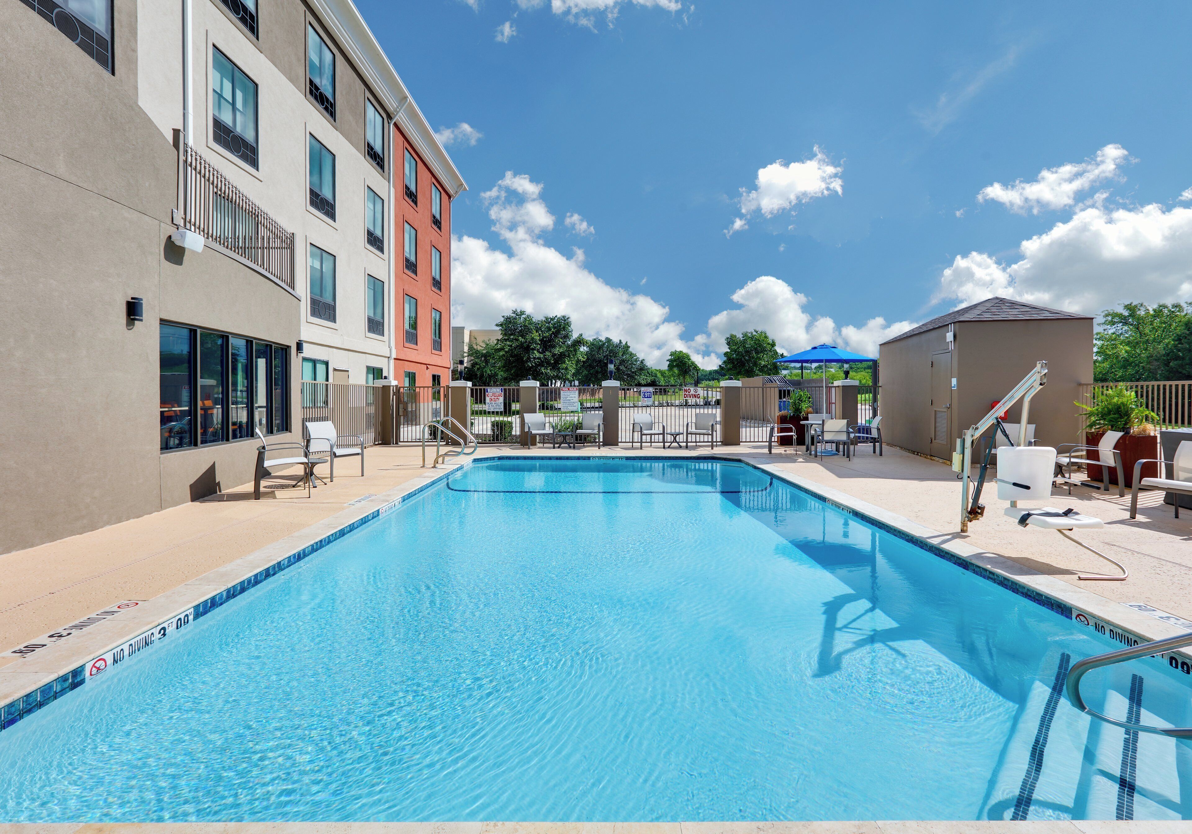 Outdoor pool, open 9:00 AM to 10:00 PM, pool loungers