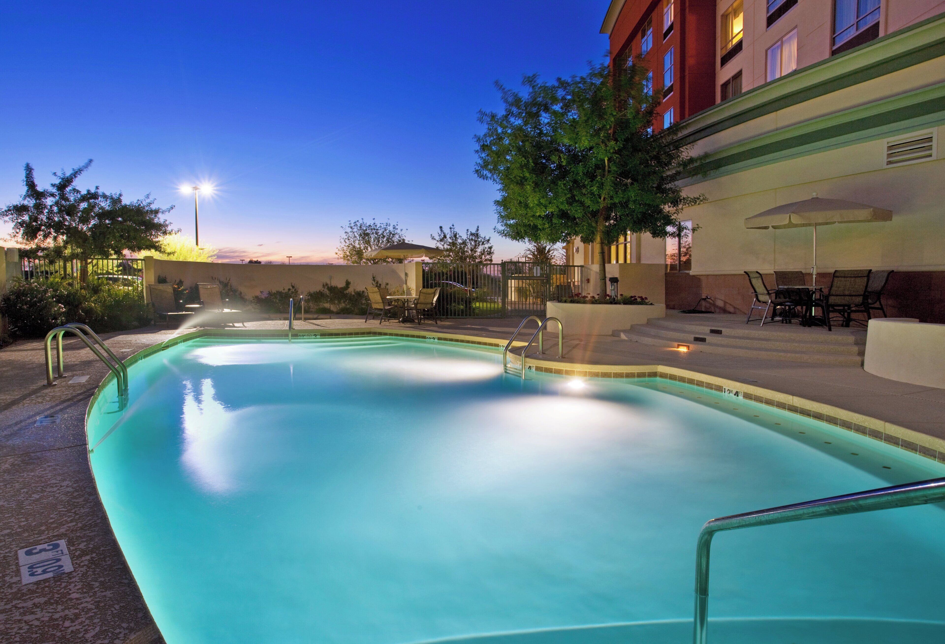 Photo - Holiday Inn Hotel & Suites PHOENIX AIRPORT by IHG