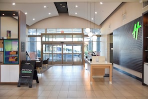 Exterior - Holiday Inn Hotel & Suites PHOENIX AIRPORT by IHG (Phoenix)