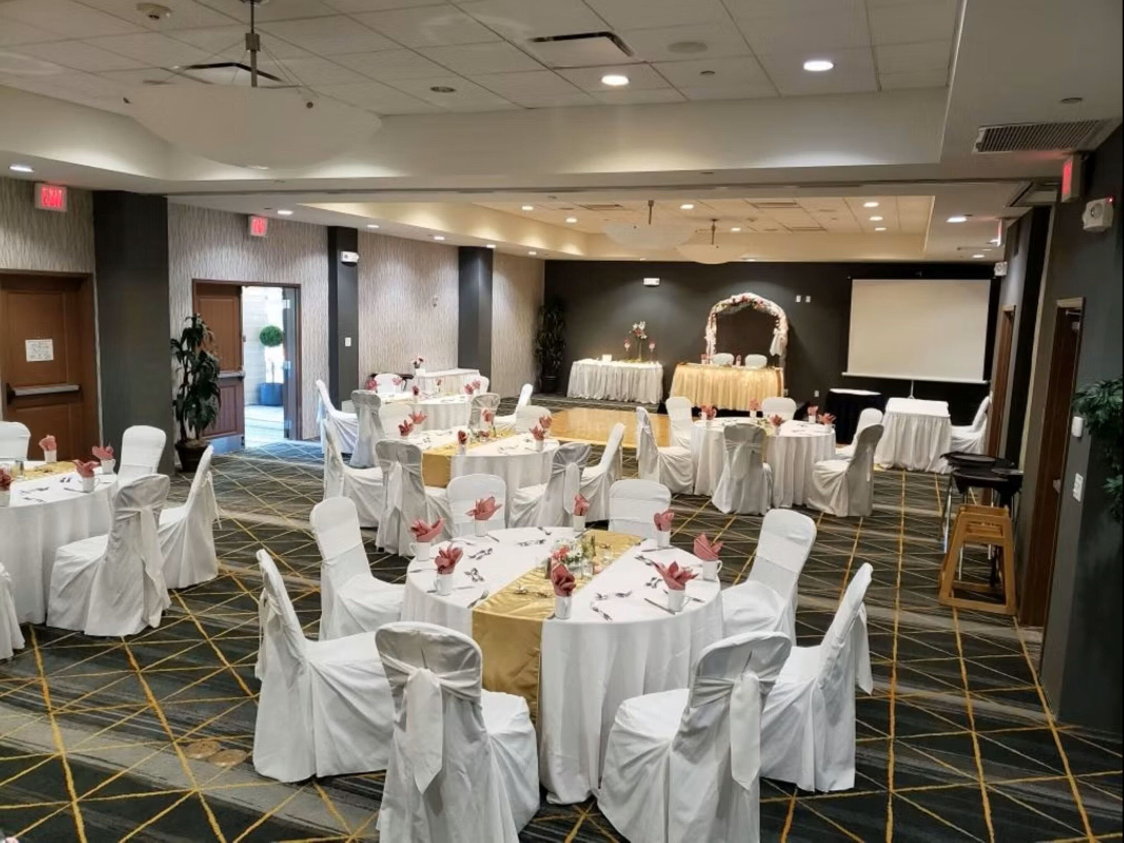 Photo - Holiday Inn Hotel & Suites PHOENIX AIRPORT by IHG