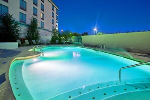 Outdoor pool - Holiday Inn Hotel & Suites PHOENIX AIRPORT by IHG (Phoenix)