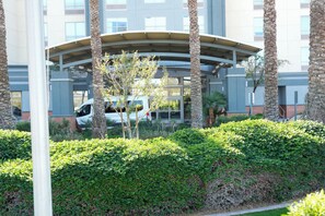Front of property - Holiday Inn Hotel & Suites PHOENIX AIRPORT by IHG (Phoenix)