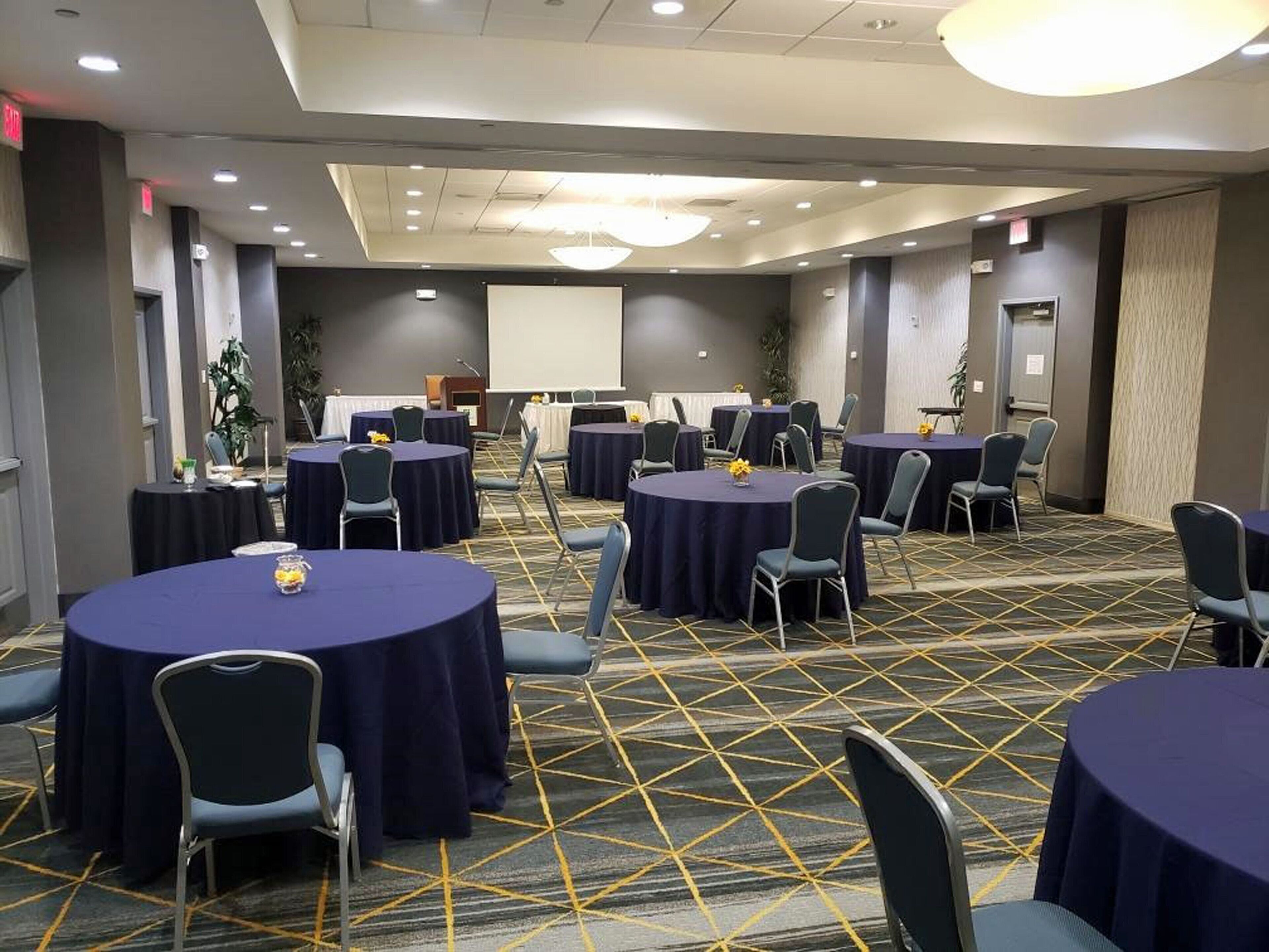 Photo - Holiday Inn Hotel & Suites PHOENIX AIRPORT by IHG