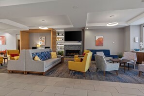 Lobby sitting area - Holiday Inn Express & Suites Oklahoma City NW-Quail Springs by IHG (Oklahoma City)