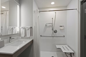 Shower, free toiletries, hair dryer, towels - Holiday Inn Express & Suites Oklahoma City NW-Quail Springs by IHG (Oklahoma City)